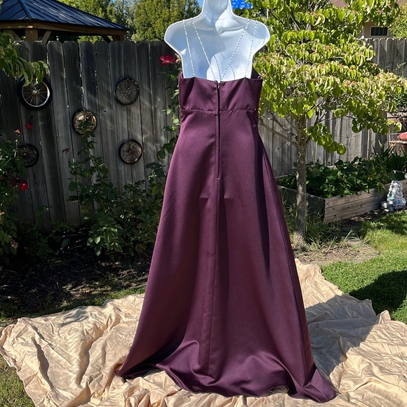 NWOT Jordan Maxi Evening Gown- Purple satin/rhinestone straps/ shawl Sz 6 - Picture 5 of 11
